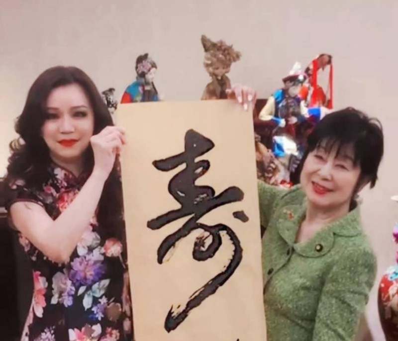 日本跨黨派女性國會議員訪台    多才多藝的書法名家陳玉鈴揮毫交流