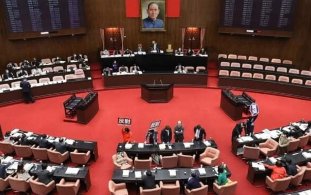 反年改修法三讀通過！民進黨團譴責藍白把年輕世代推向深淵    總統賴清德：年改不能也不該走回頭路