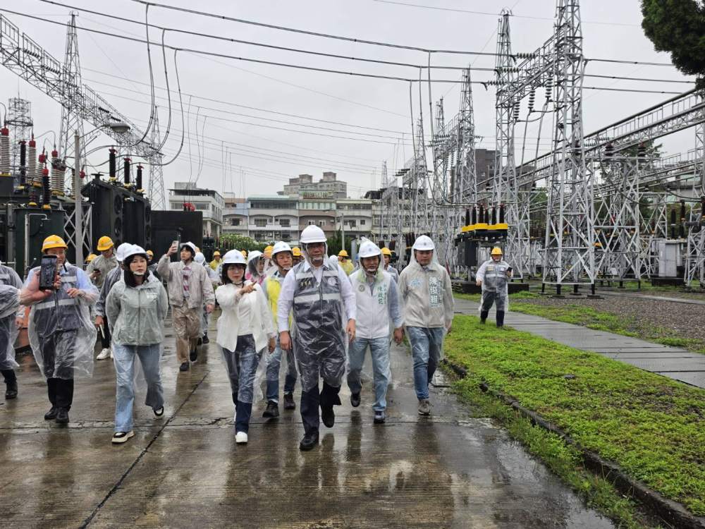 立委林淑芬與台電董事長曾文生一同會勘蘆洲溪墘變電所改建　朝日照中心與托幼等複合式活動中心方向發展